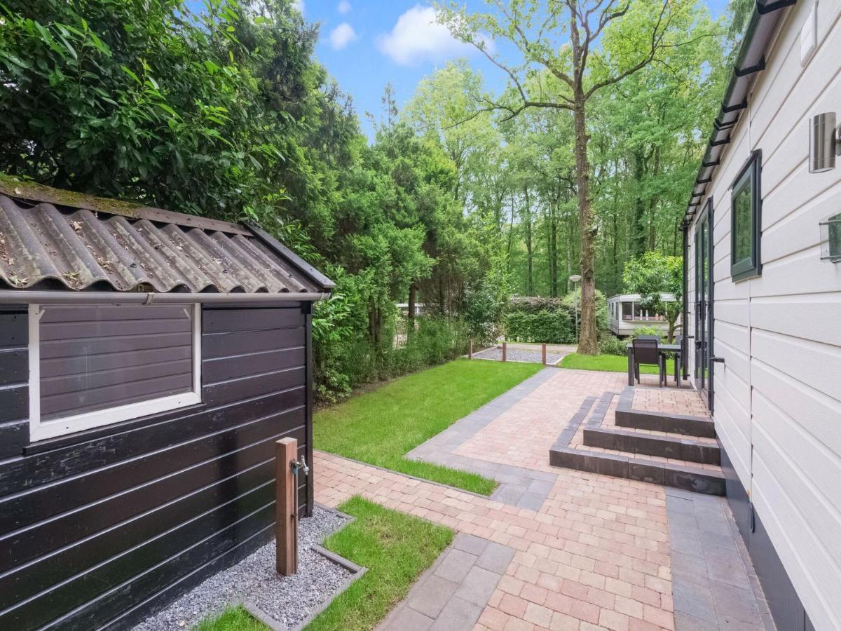 Beautiful Chalet In The Woods With A Shared Pool Vledder Eksteriør billede