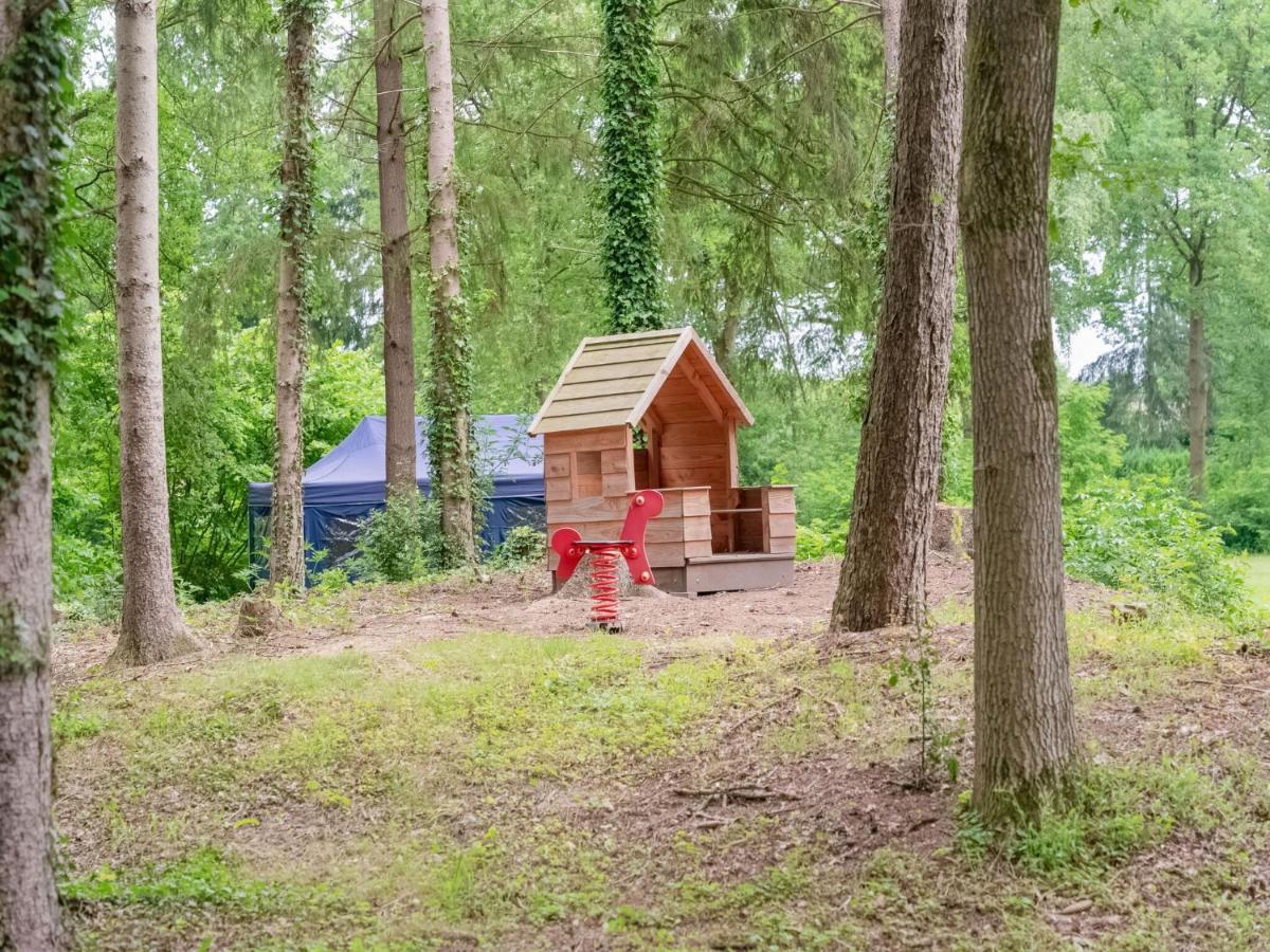 Beautiful Chalet In The Woods With A Shared Pool Vledder Eksteriør billede