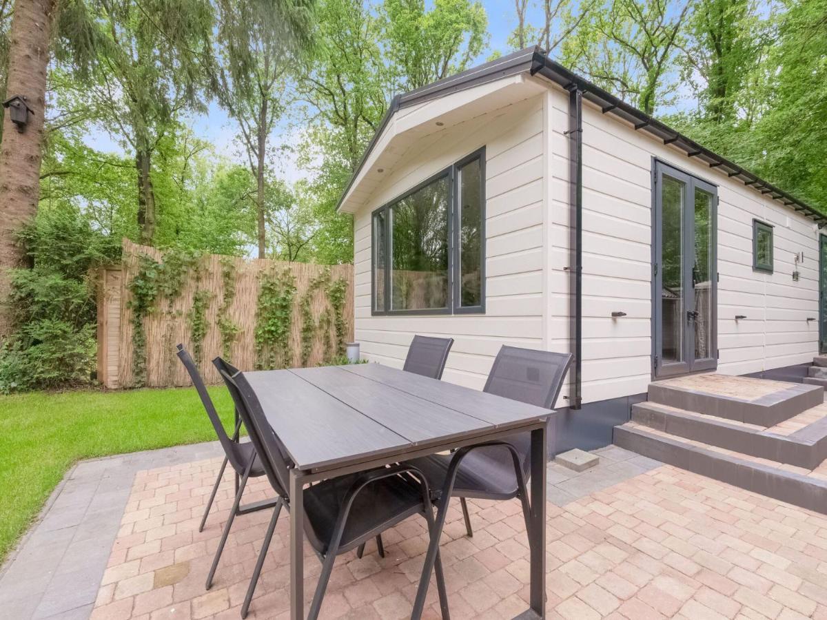 Beautiful Chalet In The Woods With A Shared Pool Vledder Eksteriør billede